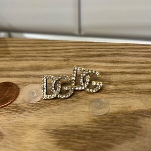 Gold tone fashion earrings